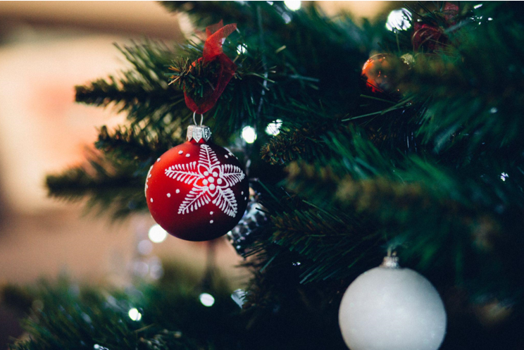 Finding the Best Artificial Christmas Tree to Help You Achieve Your New Year's Resolutions